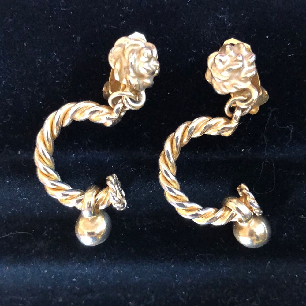 Vtg gold tone  drop clip earrings